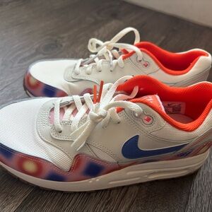 Nike Air Max 1 SE Grade School Girls' "Sail/Blue Joy/Safety Orange/Football Grey